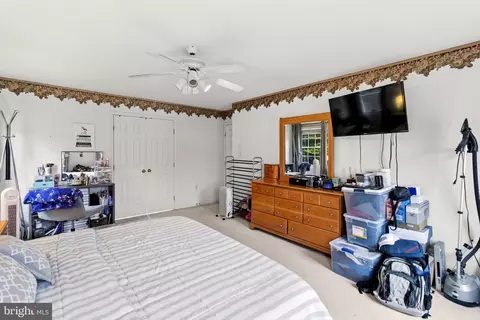 Bedroom - 18892 Leaf Covered Ct, Triangle, VA 22172 photo 9 of 9