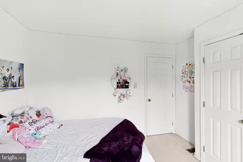 Bedroom - 18892 Leaf Covered Ct, Triangle, VA 22172 photo 2 of 9