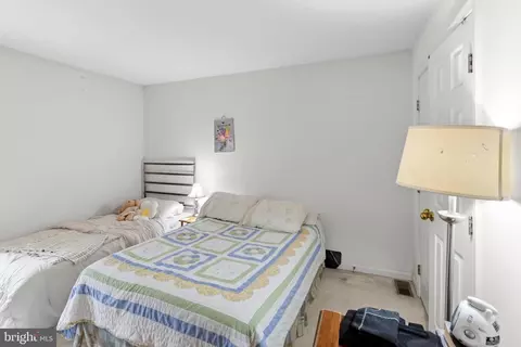 Bedroom - 18892 Leaf Covered Ct, Triangle, VA 22172 photo 5 of 9