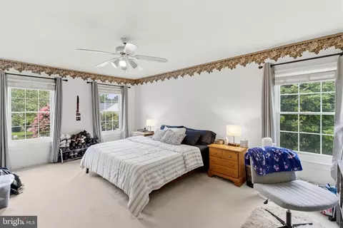 Bedroom - 18892 Leaf Covered Ct, Triangle, VA 22172 photo 7 of 9