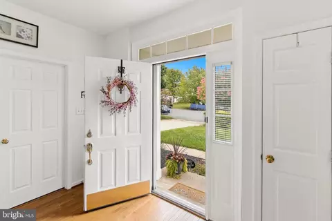 Entry Way - 18892 Leaf Covered Ct, Triangle, VA 22172 photo 1 of 3