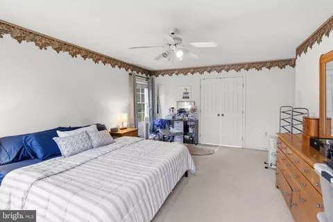 Bedroom - 18892 Leaf Covered Ct, Triangle, VA 22172 photo 8 of 9