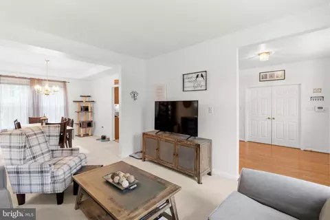 Entry Way - 18892 Leaf Covered Ct, Triangle, VA 22172 photo 3 of 3