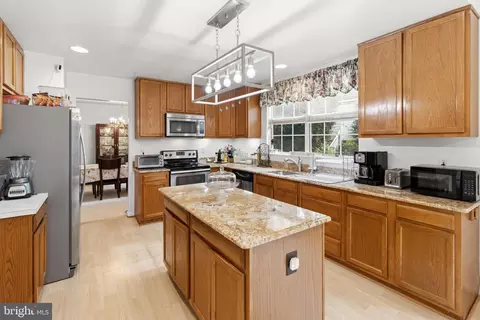 Kitchen - 18892 Leaf Covered Ct, Triangle, VA 22172 photo 1 of 4