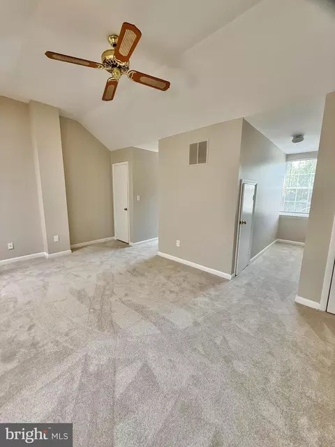Entry Way - 18028 Olde Port Ln, Triangle, VA 22172 photo 7 of 7
