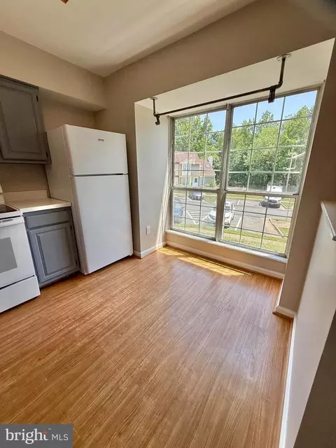 Kitchen - 18028 Olde Port Ln, Triangle, VA 22172 photo 2 of 3