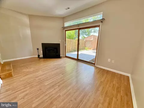 Living - 18028 Olde Port Ln, Triangle, VA 22172 photo 6 of 9