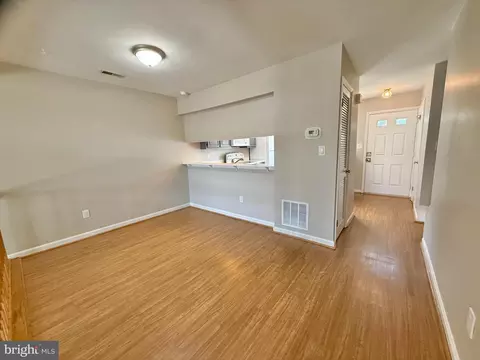 Living - 18028 Olde Port Ln, Triangle, VA 22172 photo 1 of 9