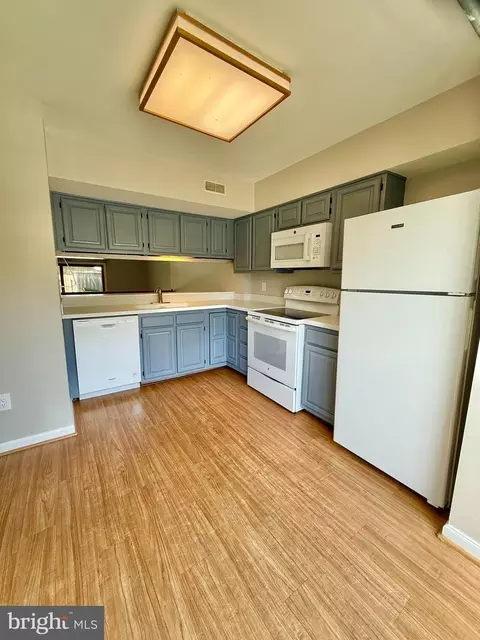 Kitchen - 18028 Olde Port Ln, Triangle, VA 22172 photo 1 of 3