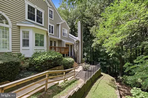 315 Overlook Dr #315, Occoquan, VA 22125
