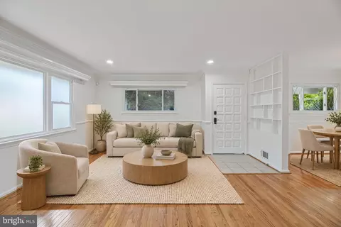 3004 Jamestown Ct, Woodbridge, VA 22192