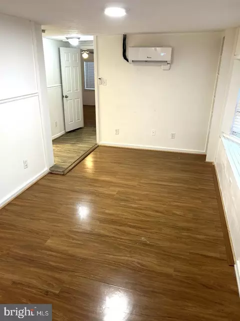 Living - 18629 Amidon Ave, Triangle, VA 22172 photo 2 of 4