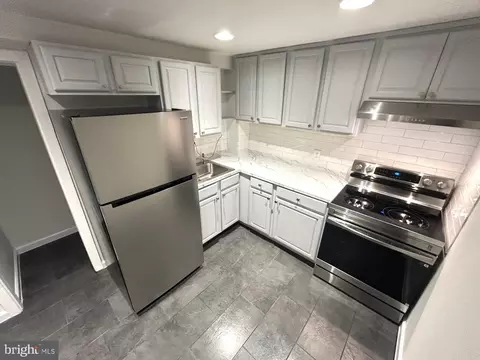 Kitchen - 18629 Amidon Ave, Triangle, VA 22172 photo 1 of 5