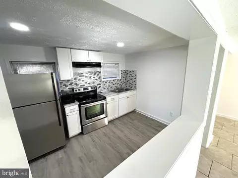 Kitchen - 18629 Amidon Ave, Triangle, VA 22172 photo 3 of 5