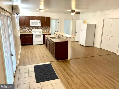 Kitchen - 18629 Amidon Ave, Triangle, VA 22172 photo 2 of 5