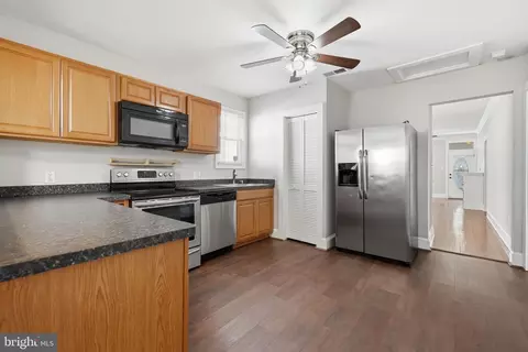 Entry Way - 320 3rd Ave, Quantico, VA 22134 photo 1 of 10