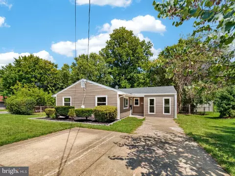 14209 Mount Pleasant Dr, Woodbridge, VA 22191