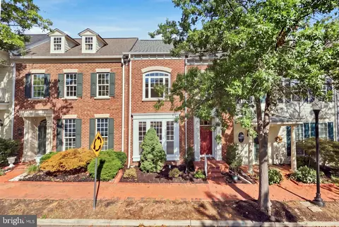 13756 Fleet St, Woodbridge, VA 22191