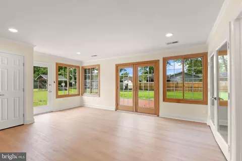 Living - 9540 Damascus Dr, Manassas, VA 20109 photo 4 of 6