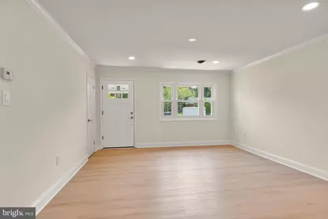 Living - 9540 Damascus Dr, Manassas, VA 20109 photo 2 of 6