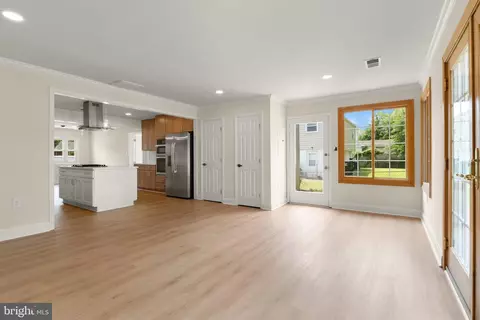 Living - 9540 Damascus Dr, Manassas, VA 20109 photo 5 of 6