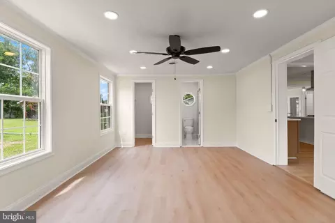 Living - 9540 Damascus Dr, Manassas, VA 20109 photo 6 of 6