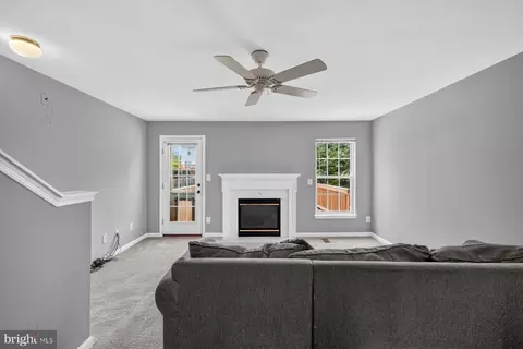 Living - 9832 Maitland Loop, Bristow, VA 20136 photo 2 of 4