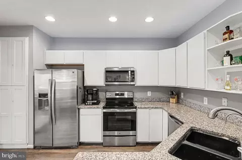 Kitchen - 5504 Hobsons Choice Loop, Manassas, VA 20112 photo 2 of 2