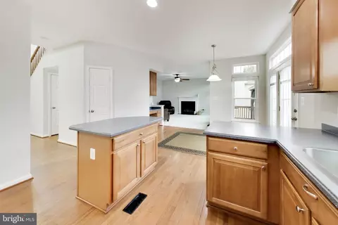 Kitchen - 14112 Redstart Ct, Gainesville, VA 20155 photo 4 of 5