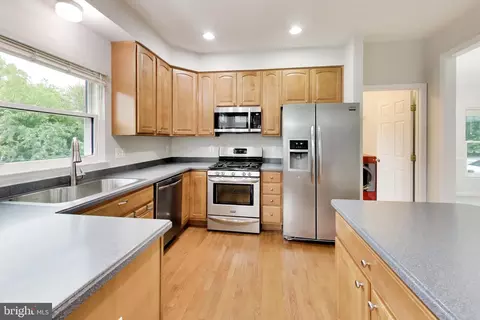 Kitchen - 14112 Redstart Ct, Gainesville, VA 20155 photo 5 of 5