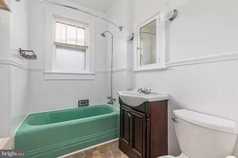 Bath - 215 Potomac Ave, Quantico, VA 22134 photo 2 of 3