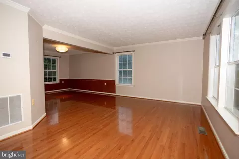 Living - 10412 Labrador Loop, Manassas, VA 20112 photo 11 of 12