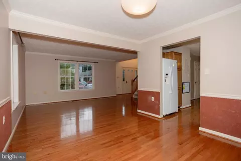 Living - 10412 Labrador Loop, Manassas, VA 20112 photo 7 of 12
