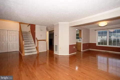 Living - 10412 Labrador Loop, Manassas, VA 20112 photo 10 of 12