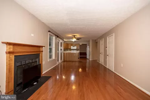Living - 10412 Labrador Loop, Manassas, VA 20112 photo 5 of 12