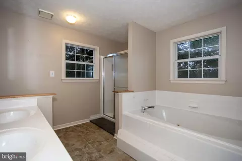 Bath - 10412 Labrador Loop, Manassas, VA 20112 photo 2 of 4