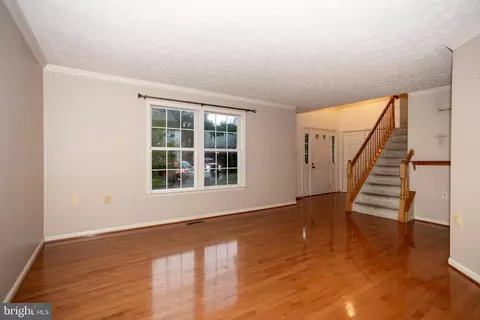 Living - 10412 Labrador Loop, Manassas, VA 20112 photo 9 of 12