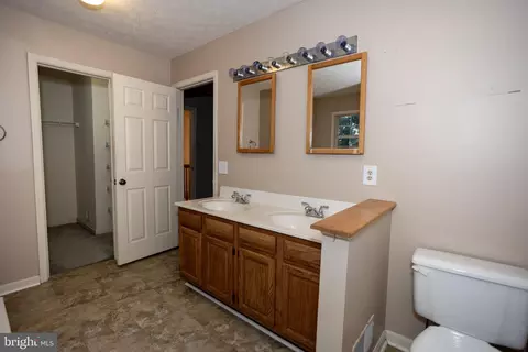 Entry Way - 10412 Labrador Loop, Manassas, VA 20112 photo 2 of 5