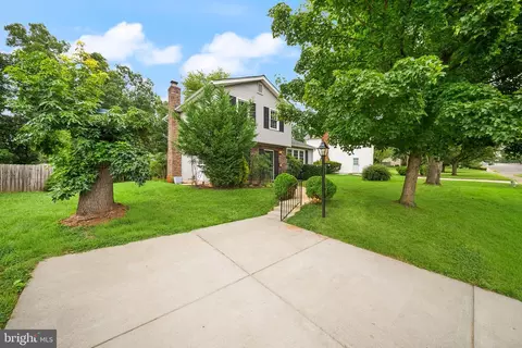 Exterior - 8212 Macbeth St, Manassas, VA 20110 photo 4 of 7