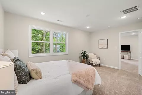 Bedroom - 3179 Oakmont Ave, Triangle, VA 22172 photo 6 of 9