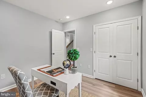 Entry Way - 3179 Oakmont Ave, Triangle, VA 22172 photo 5 of 8