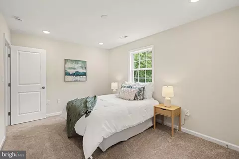 Bedroom - 3179 Oakmont Ave, Triangle, VA 22172 photo 8 of 9