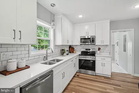 Kitchen - 3179 Oakmont Ave, Triangle, VA 22172 photo 1 of 1