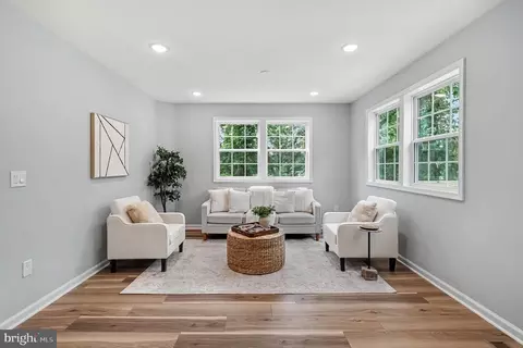 Living - 3179 Oakmont Ave, Triangle, VA 22172 photo 1 of 1