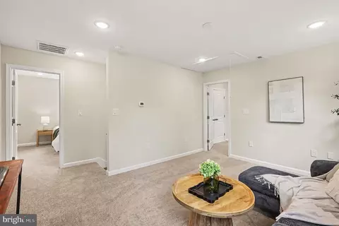 Entry Way - 3179 Oakmont Ave, Triangle, VA 22172 photo 7 of 8