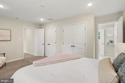 Bedroom - 3179 Oakmont Ave, Triangle, VA 22172 photo 5 of 9