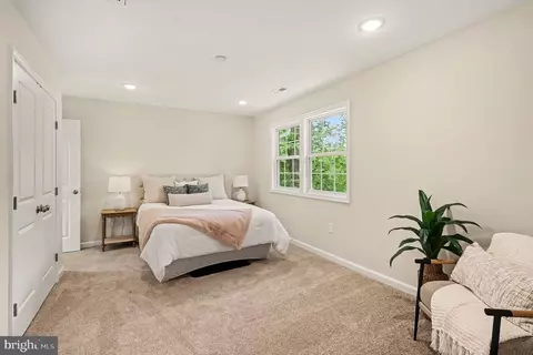 Bedroom - 3179 Oakmont Ave, Triangle, VA 22172 photo 3 of 9