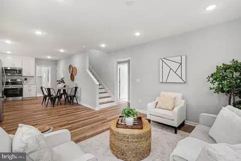 Entry Way - 3179 Oakmont Ave, Triangle, VA 22172 photo 2 of 8
