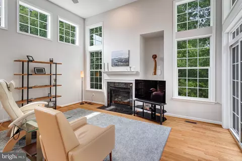 Living - 9450 Raith Ct, Bristow, VA 20136 photo 2 of 3