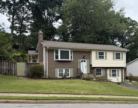 13632 Kingsman Rd, Woodbridge, VA 22193